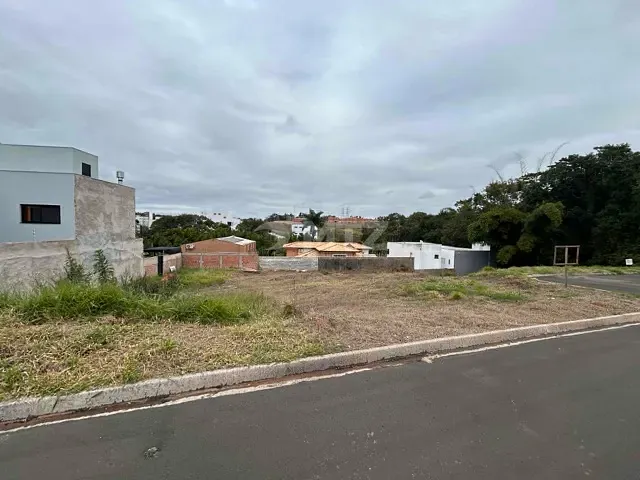 Terreno com 406m², à venda, no bairro Recanto Azul em Botucatu