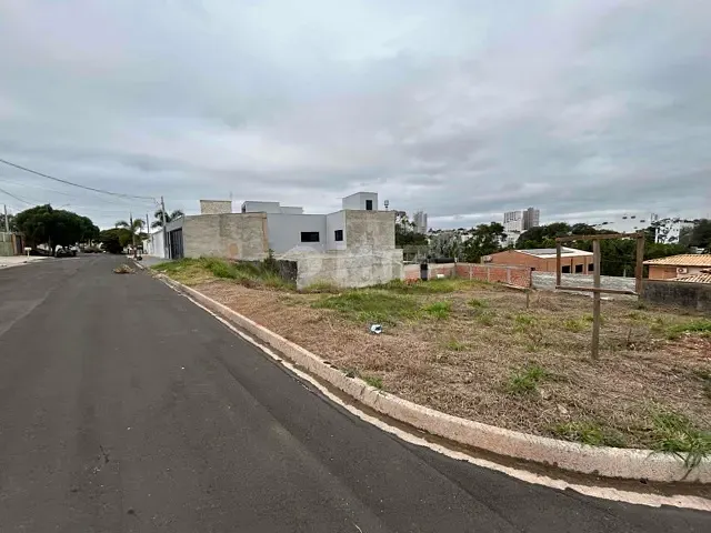 Terreno com 406m², à venda, no bairro Recanto Azul em Botucatu