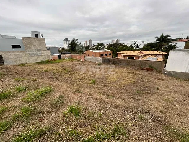 Terreno com 406m², à venda, no bairro Recanto Azul em Botucatu