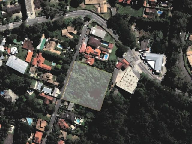 Terreno com 4900m², à venda, no bairro Chácara dos Lagos em Carapicuíba