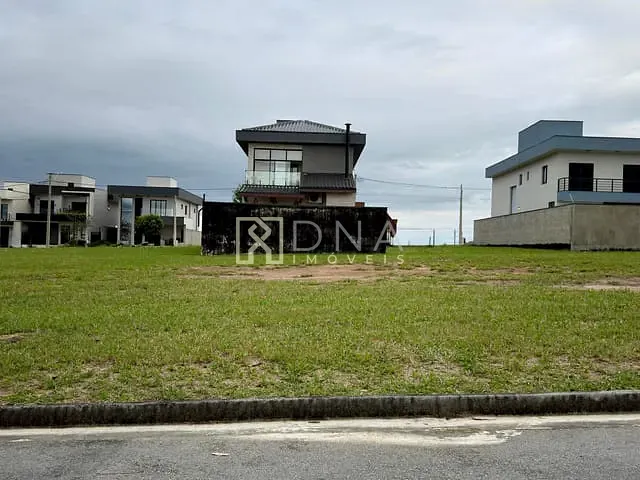 Terreno com 345m², à venda, no bairro Eugênio de Mello em São José dos Campos
