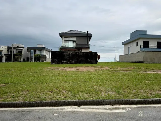 Terreno com 345m², à venda, no bairro Eugênio de Mello em São José dos Campos