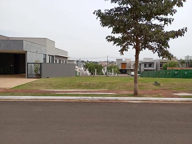 Terreno com 256m², à venda, no bairro Jardim Morumbi em Londrina