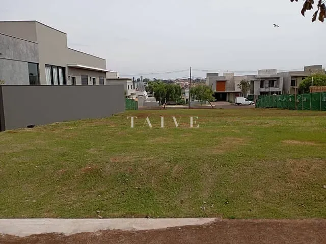 Terreno com 256m², à venda, no bairro Jardim Morumbi em Londrina