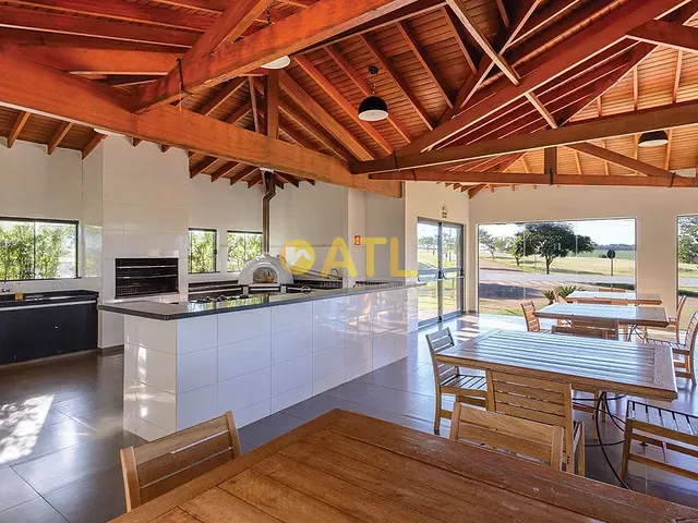 Terreno com 1600m², à venda, no bairro Jardim Guaporé em Ourinhos