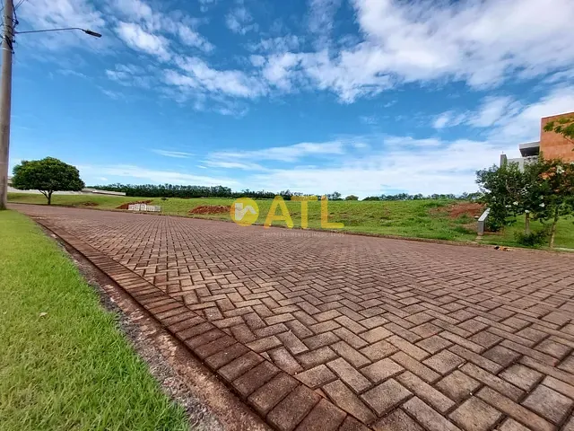 Terreno com 1600m², à venda, no bairro Jardim Guaporé em Ourinhos