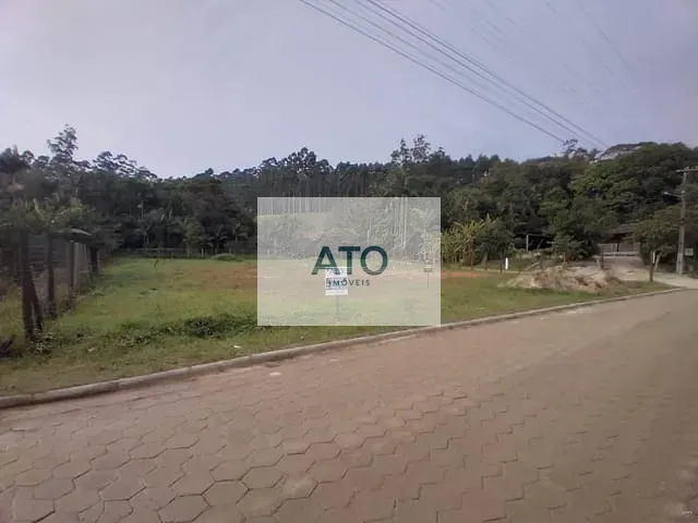 Terreno com 900m², à venda, no bairro Itinga em Tijucas