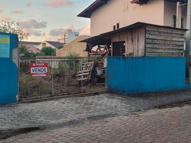 Terreno com 256m², à venda, no bairro Centro em Penha