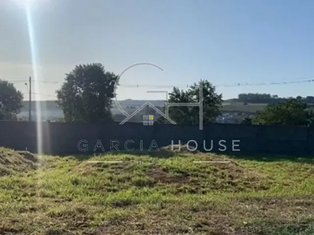 Terreno com 267m², à venda, no bairro Loteamento Santa Marta em Rua Gustavo de Souza Oliveira