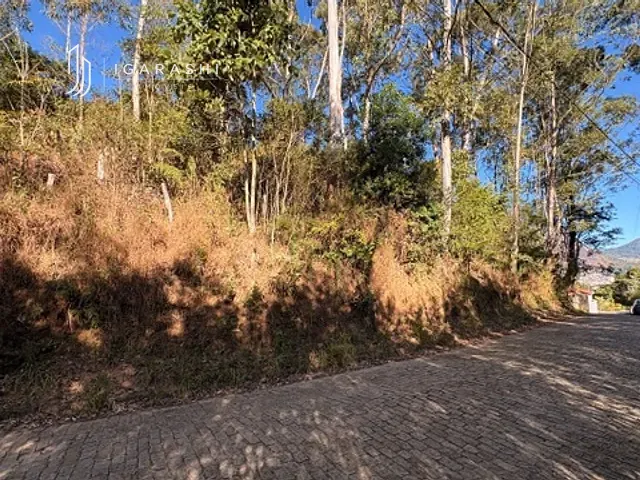 Terreno com 685m², à venda, no bairro Vila Amélia em Nova Friburgo