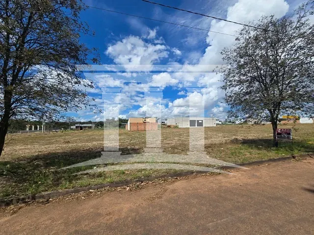 Terreno com 879m², à venda, no bairro Setor Residencial Norte em Sinop