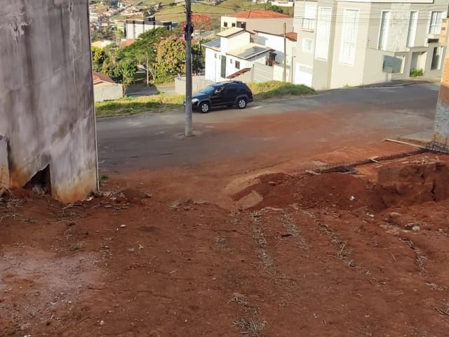 Terreno com 294m², à venda, no bairro Portal Das Pedras em Cambuí