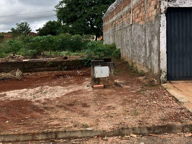 Terreno com 231m², à venda, no bairro Residencial Limoeiro em Goianira