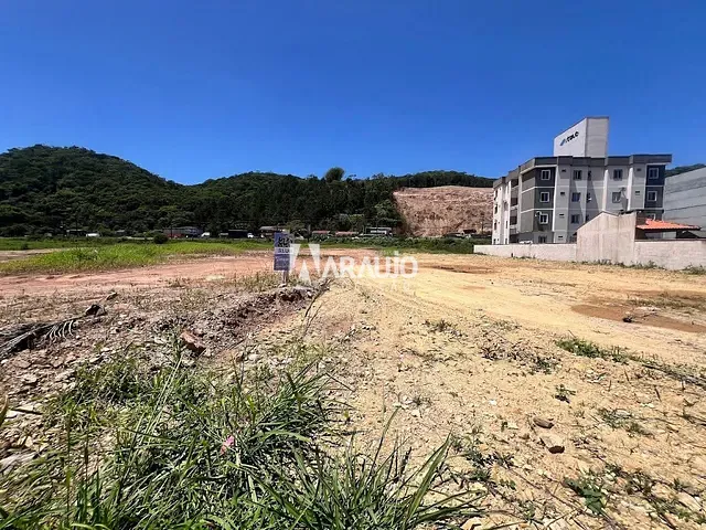 Terreno com 1000m², para alugar, no bairro Espinheiros em Itajaí