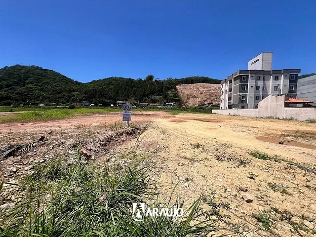 Terreno com 1000m², para alugar, no bairro Espinheiros em Itajaí