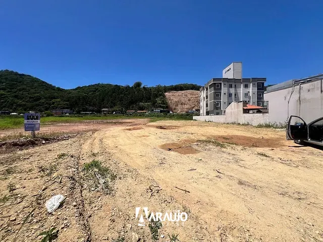 Terreno com 1000m², para alugar, no bairro Espinheiros em Itajaí