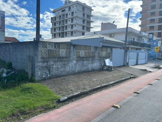 Terreno com 294m², à venda, no bairro Armação em Penha