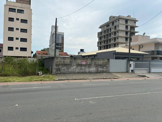Terreno com 294m², à venda, no bairro Armação em Penha
