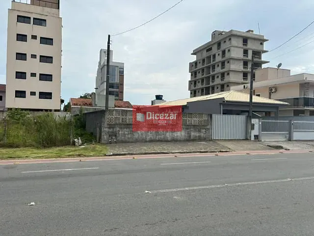 Terreno com 294m², à venda, no bairro Armação em Penha