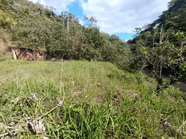 Terreno com 900m², à venda, no bairro Cotia em Guapimirim