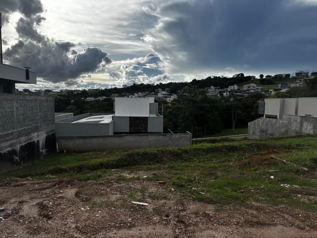 Terreno com 360m², à venda, no bairro Jardins Bolonha em Senador Canedo