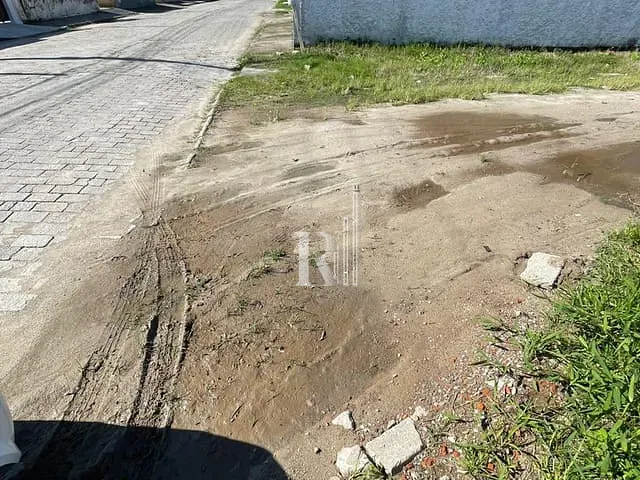 Terreno com 297m², à venda, no bairro Centro em Tijucas
