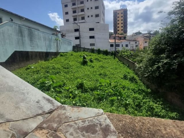 Terreno com 311m², à venda, no bairro Centro em Cambuí