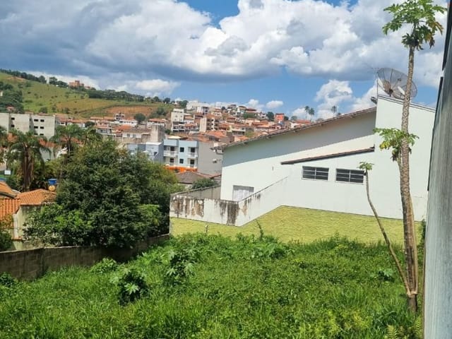 Terreno com 311m², à venda, no bairro Centro em Cambuí