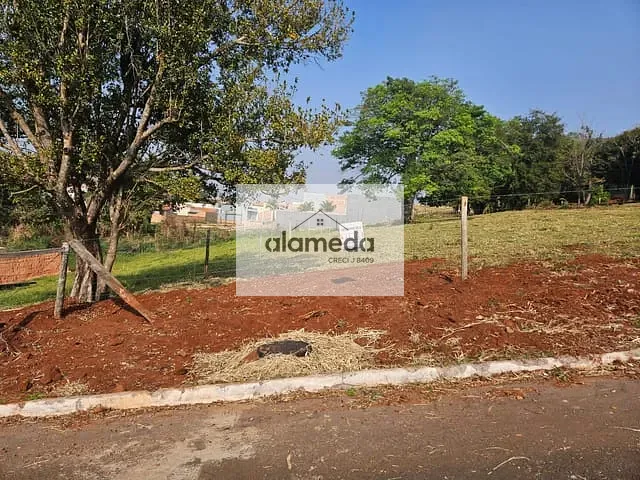 Terreno com 246m², à venda, no bairro PARQUE DAS FLORES em Jacarezinho