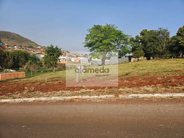 Terreno com 246m², à venda, no bairro PARQUE DAS FLORES em Jacarezinho