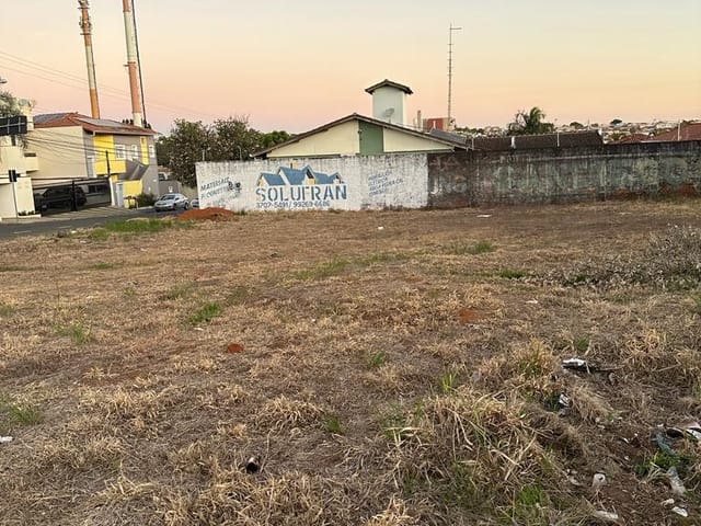 Terreno com 723m², à venda, no bairro São José em Franca