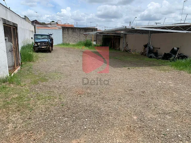 Terreno com 385m², à venda, no bairro Vila Pinheiro em Pirassununga