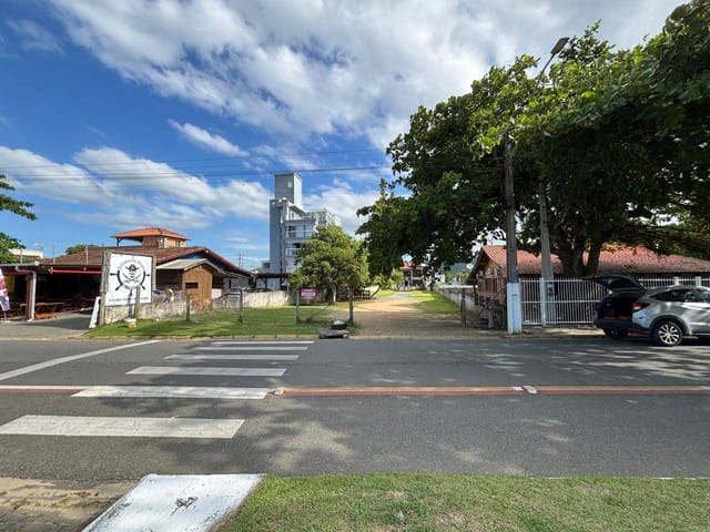 Terreno com 968m², à venda, no bairro Praia Alegre em Penha