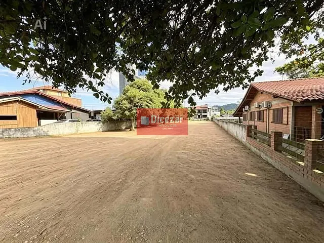 Terreno com 968m², à venda, no bairro Praia Alegre em Penha