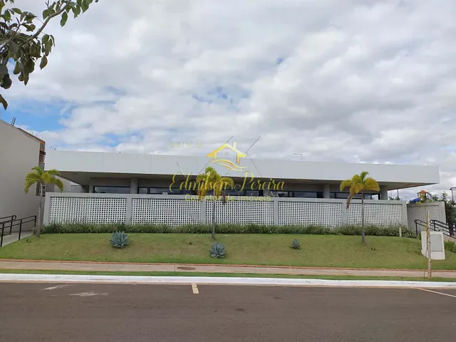 Terreno com 256m², à venda, no bairro Gleba Simon Frazer em Londrina
