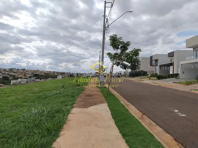 Terreno com 256m², à venda, no bairro Gleba Simon Frazer em Londrina