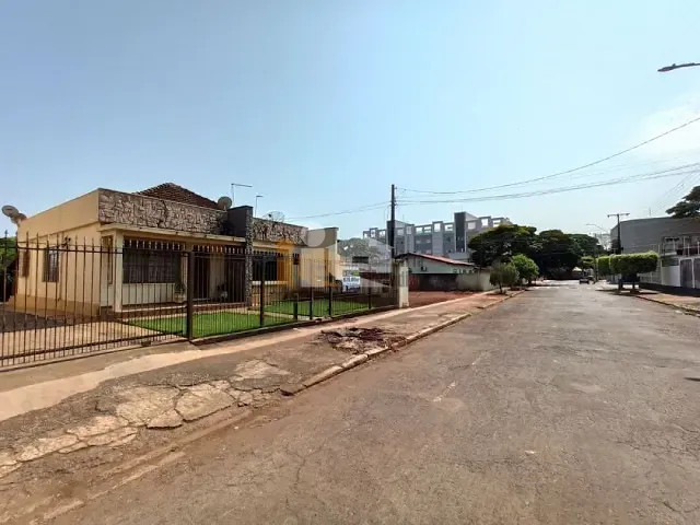 Terreno com 675m², à venda, no bairro Centro em Rolândia