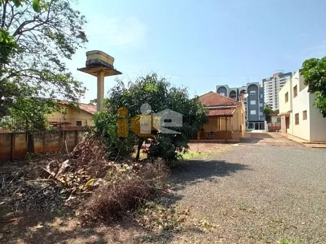 Terreno com 675m², à venda, no bairro Centro em Rolândia