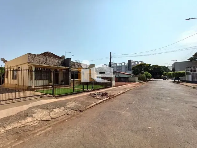 Terreno com 675m², à venda, no bairro Centro em Rolândia