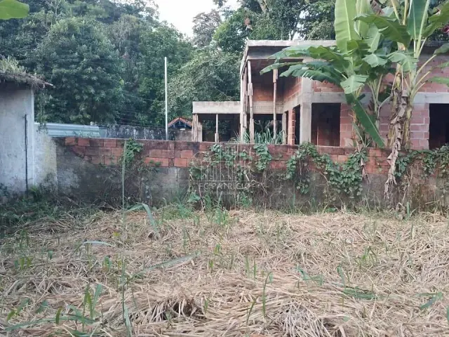 Terreno com 495m², à venda, no bairro Centro em Guapimirim