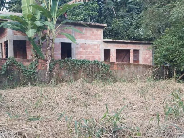 Terreno com 495m², à venda, no bairro Centro em Guapimirim