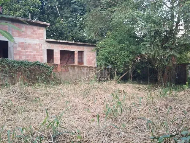 Terreno com 495m², à venda, no bairro Centro em Guapimirim
