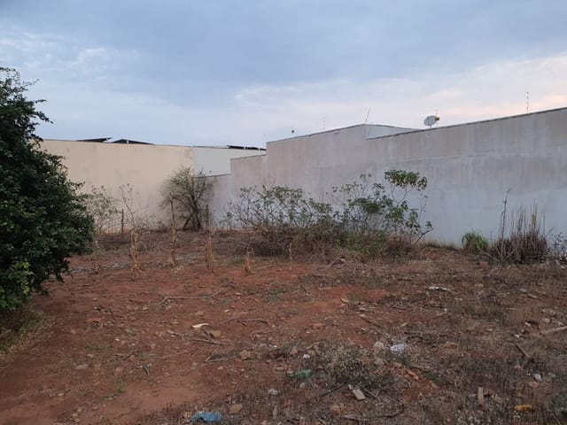 Terreno com 300m², à venda, no bairro Recanto Verde em Birigui