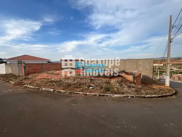 Terreno com 257m², à venda, no bairro Residencial Fazenda Planalto em GUAXUPÉ