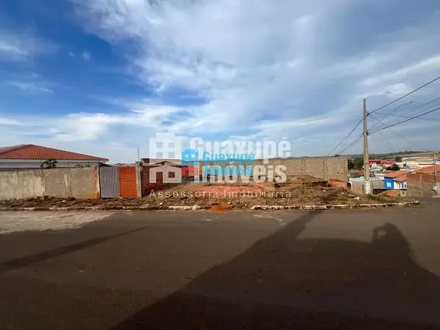 Terreno com 257m², à venda, no bairro Residencial Fazenda Planalto em GUAXUPÉ