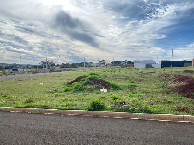 Terreno com 300m², à venda, no bairro Jardim Alvorada em Cambé