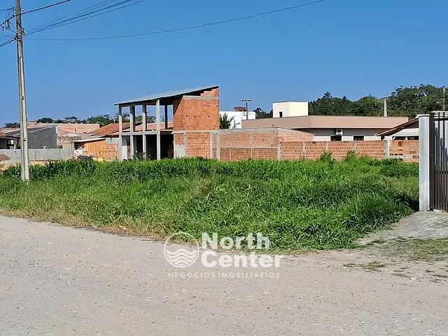 Terreno com 275m², à venda, no bairro Pinheiros em Balneário Barra do Sul