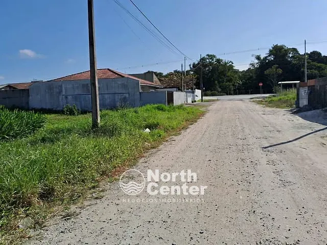 Terreno com 275m², à venda, no bairro Pinheiros em Balneário Barra do Sul