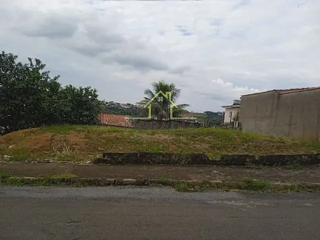 Terreno com 488m², à venda, no bairro Vila Campanha em Guaxupé