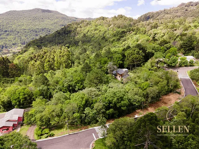 Terreno com 489m², à venda, no bairro Vale dos Pinheiros em Gramado